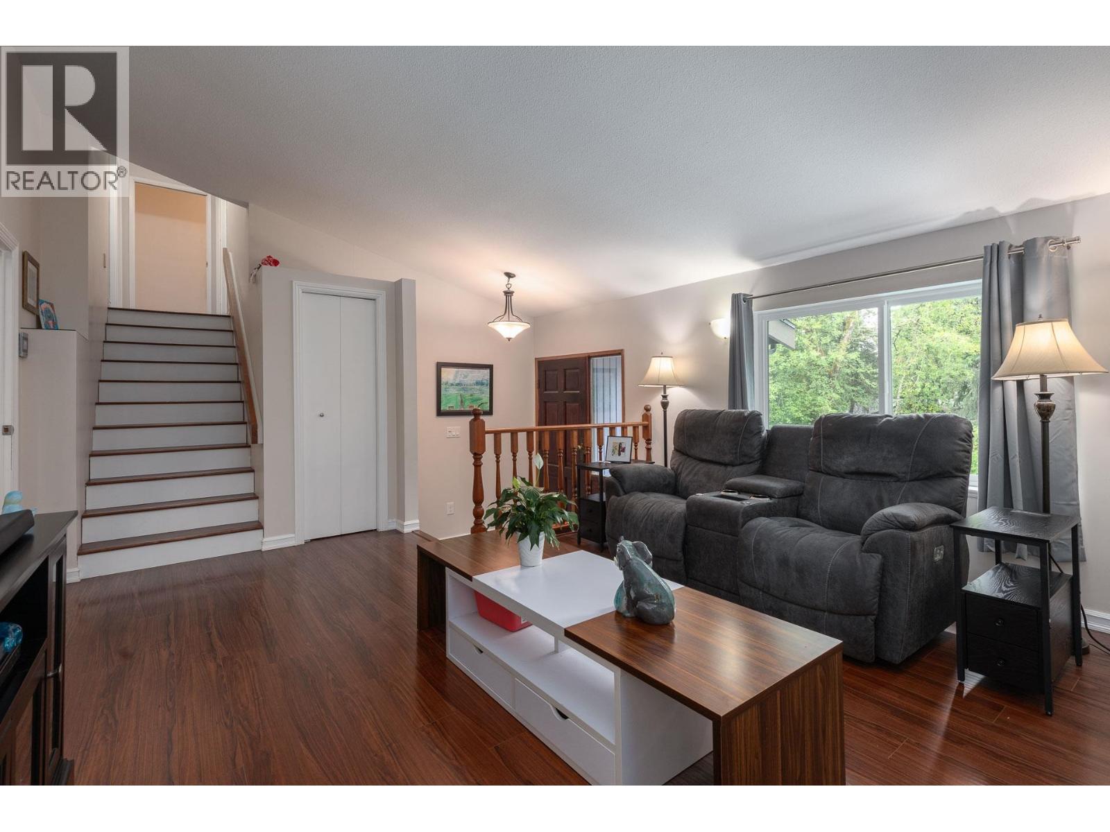 13055 238 Street Property Photo 12