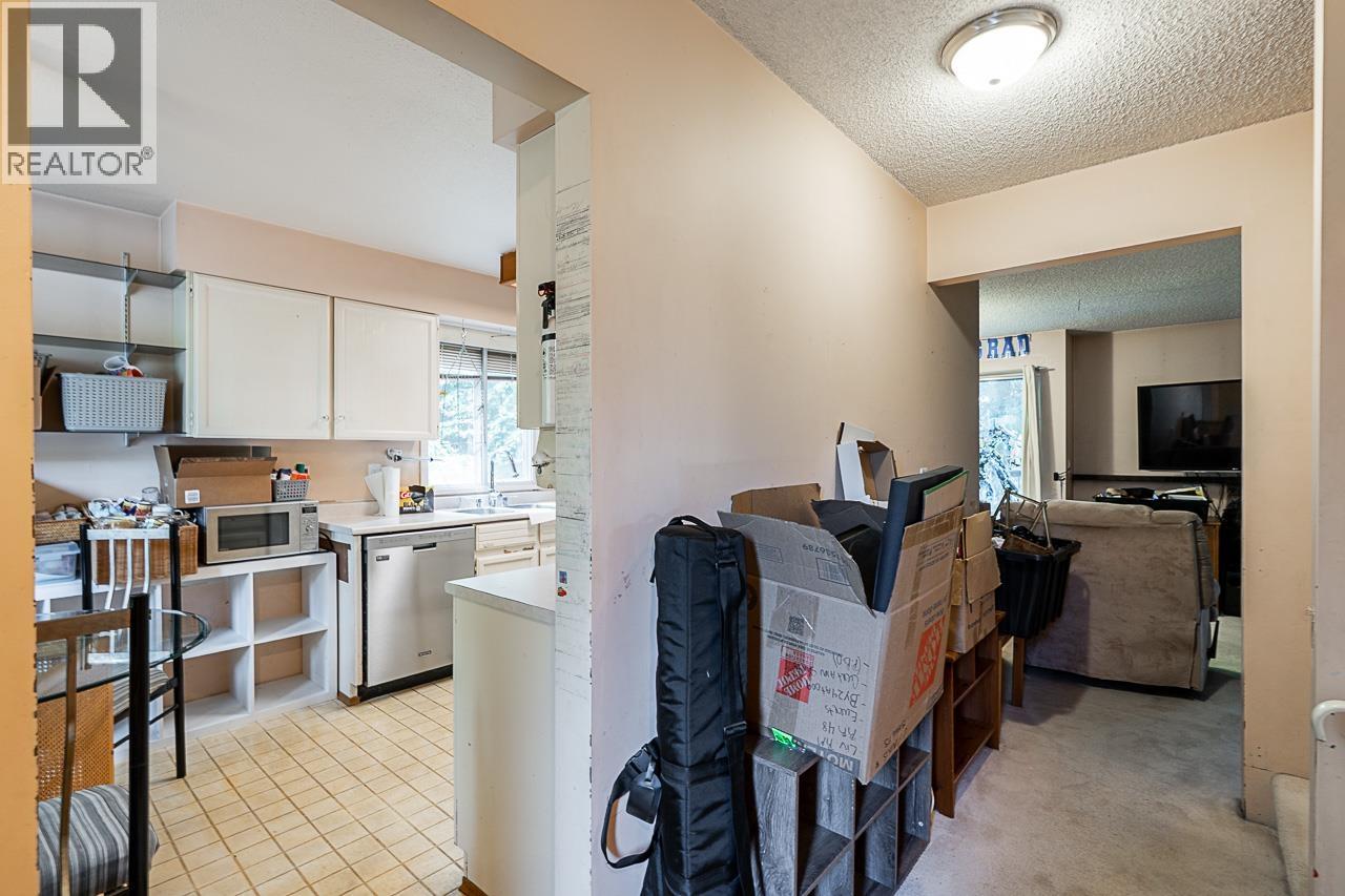 4 305 Decaire Street Property Photo 6
