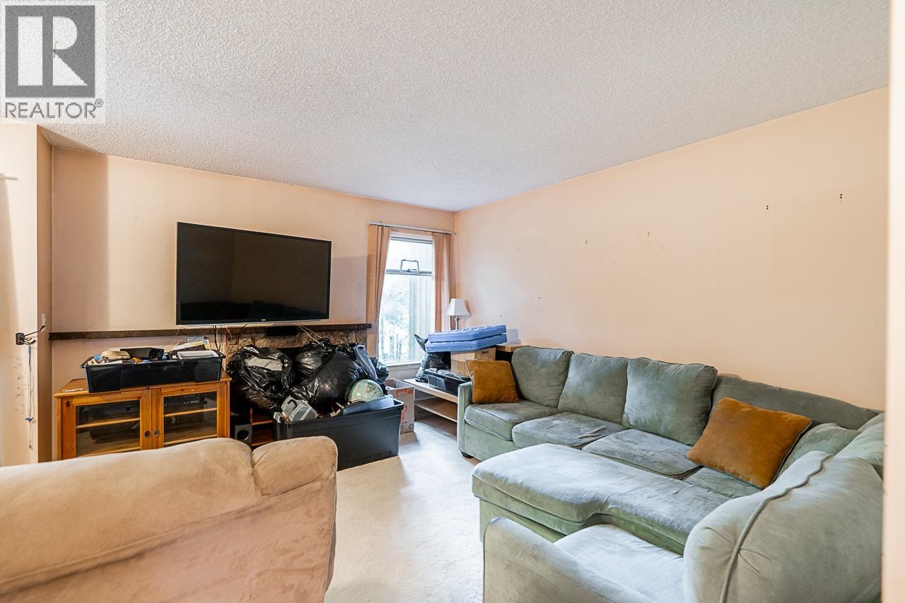 4 305 Decaire Street Property Photo 13