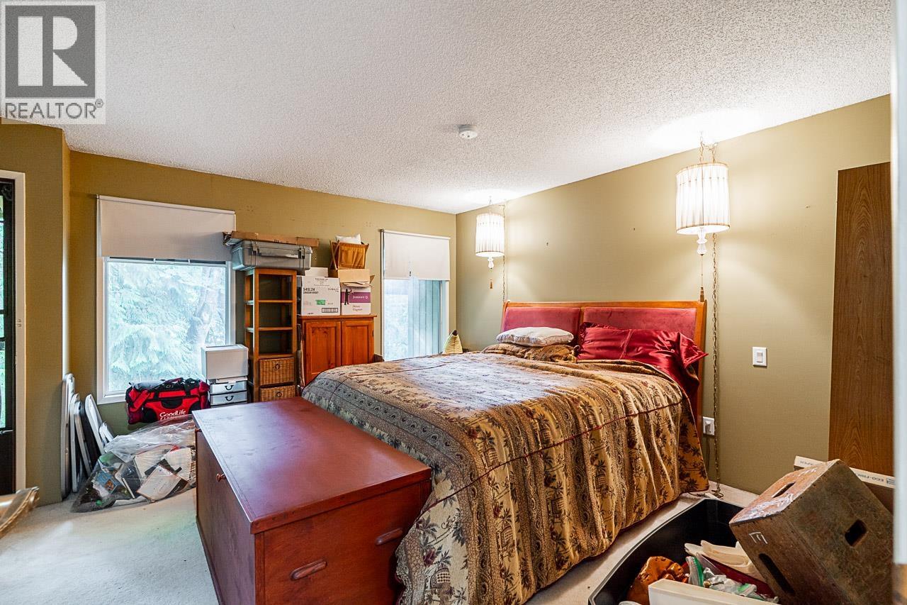 4 305 Decaire Street Property Photo 16