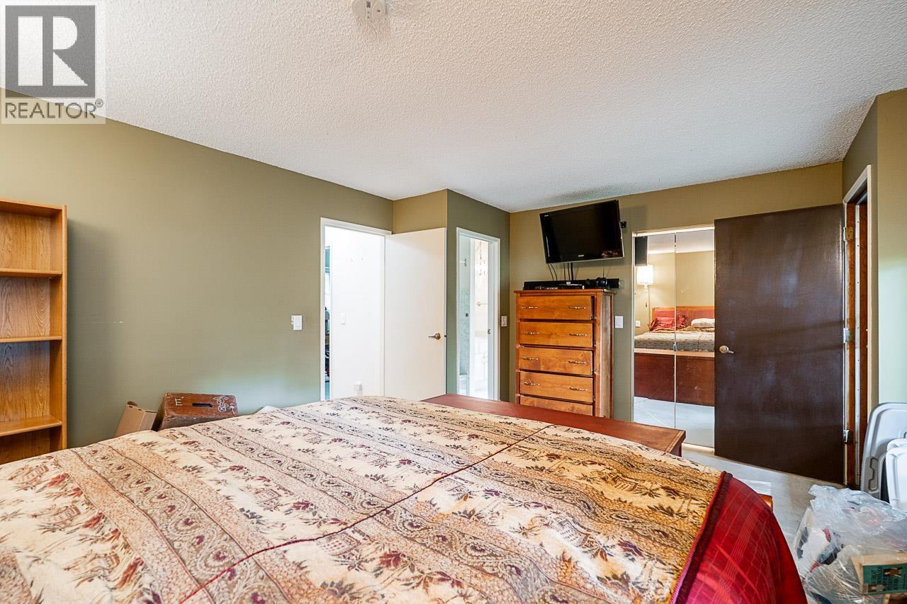 4 305 Decaire Street Property Photo 18