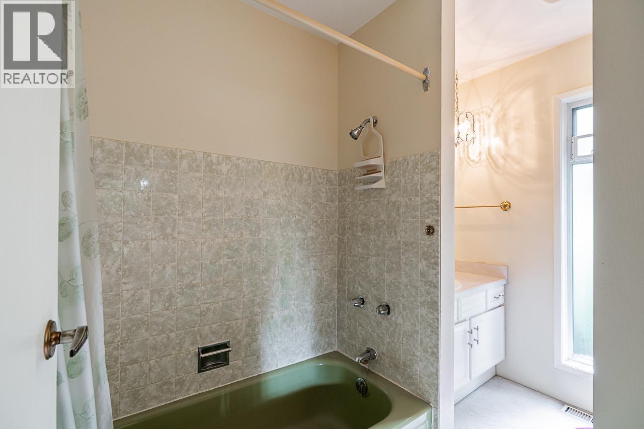 4 305 Decaire Street Property Photo 19