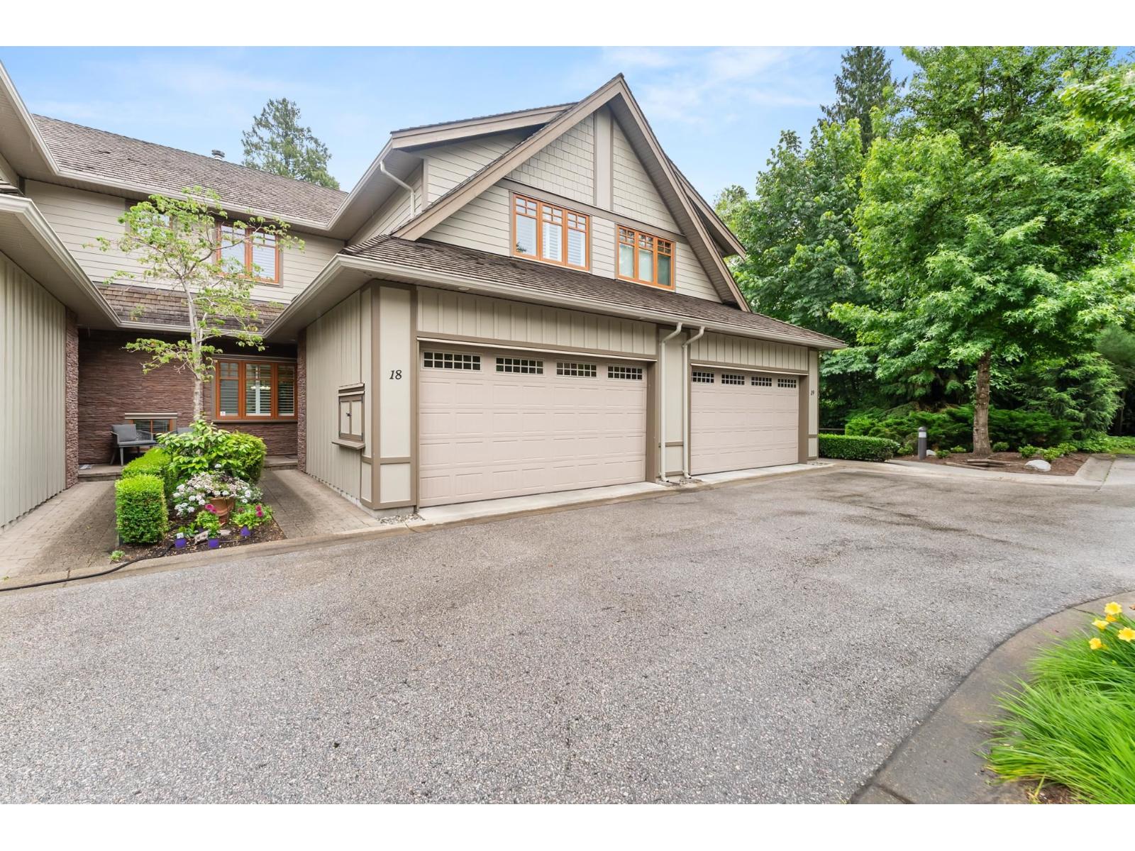 18 3122 160 Street Property Photo 2
