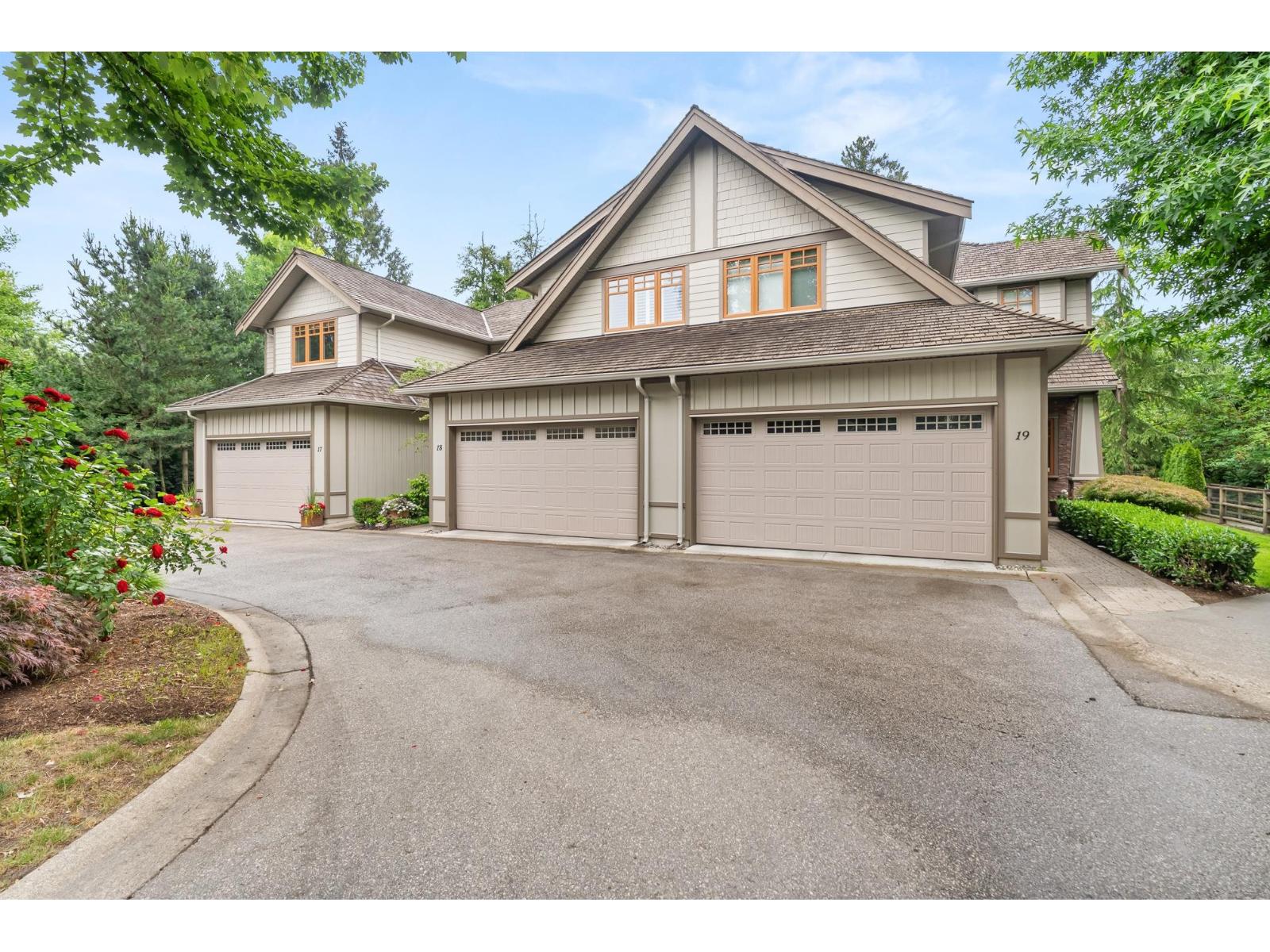 18 3122 160 Street Property Photo 3