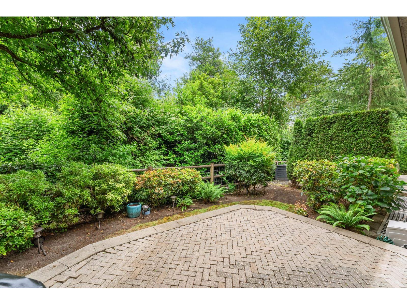 18 3122 160 Street Property Photo 6