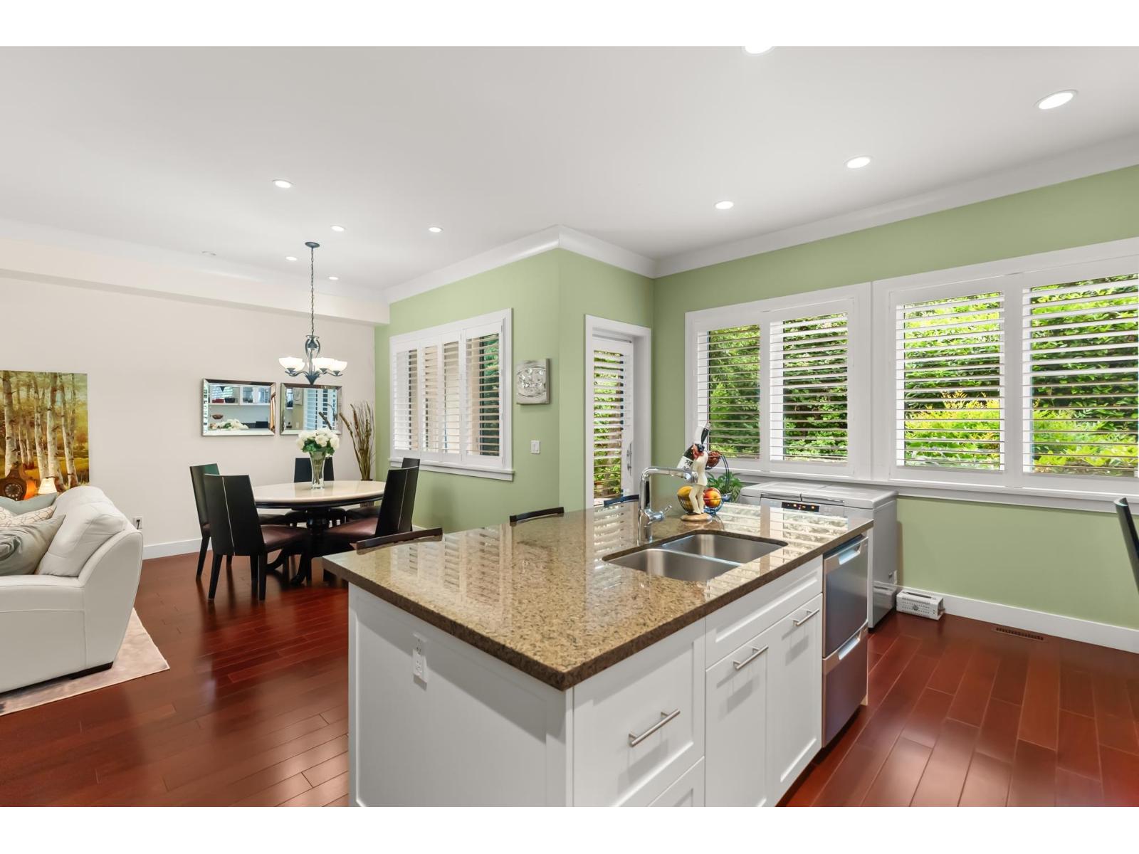 18 3122 160 Street Property Photo 14