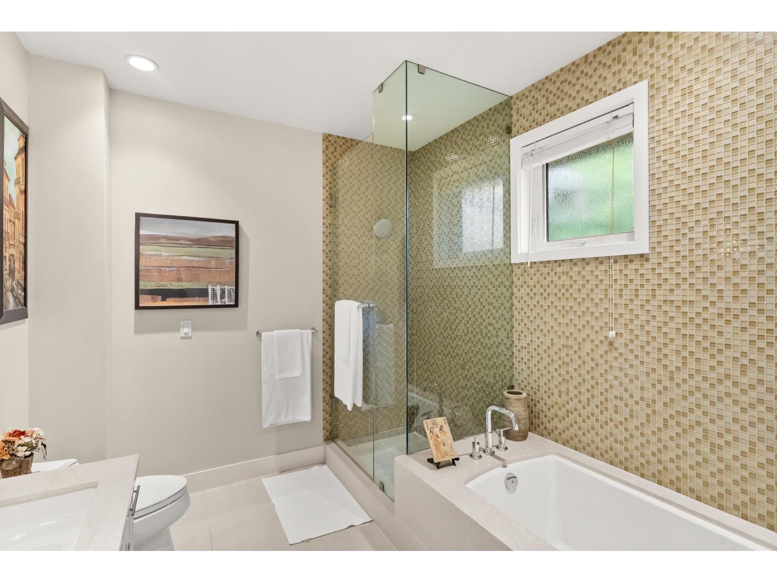18 3122 160 Street Property Photo 22