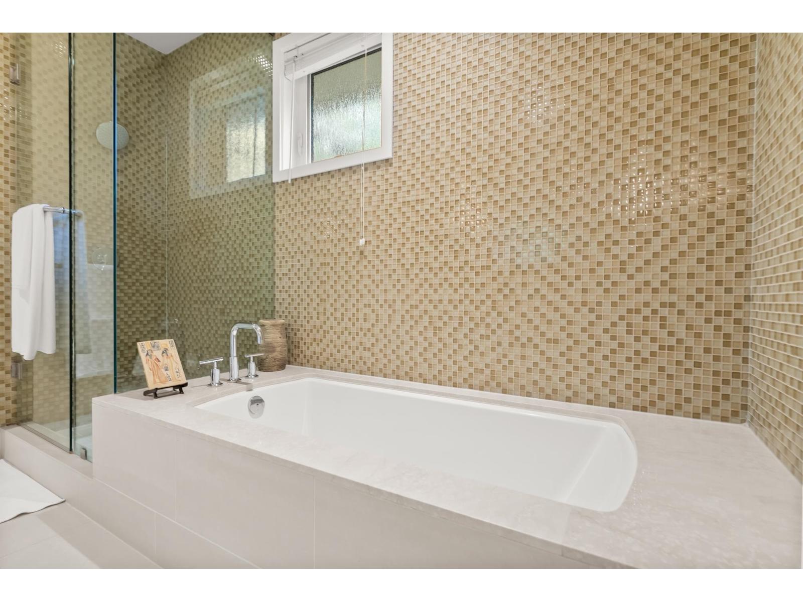 18 3122 160 Street Property Photo 23