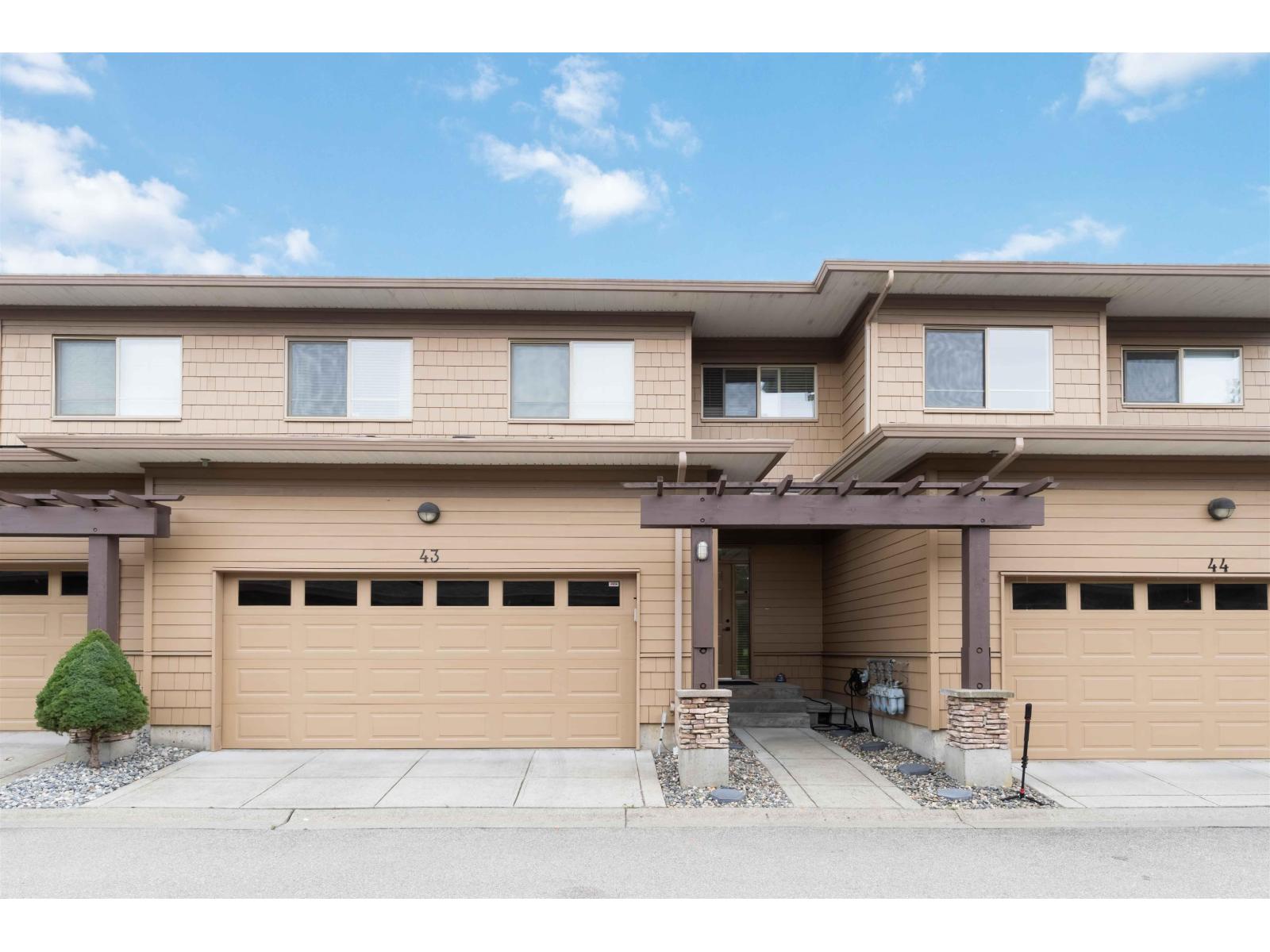 43 16655 64 Avenue Property Photo 1