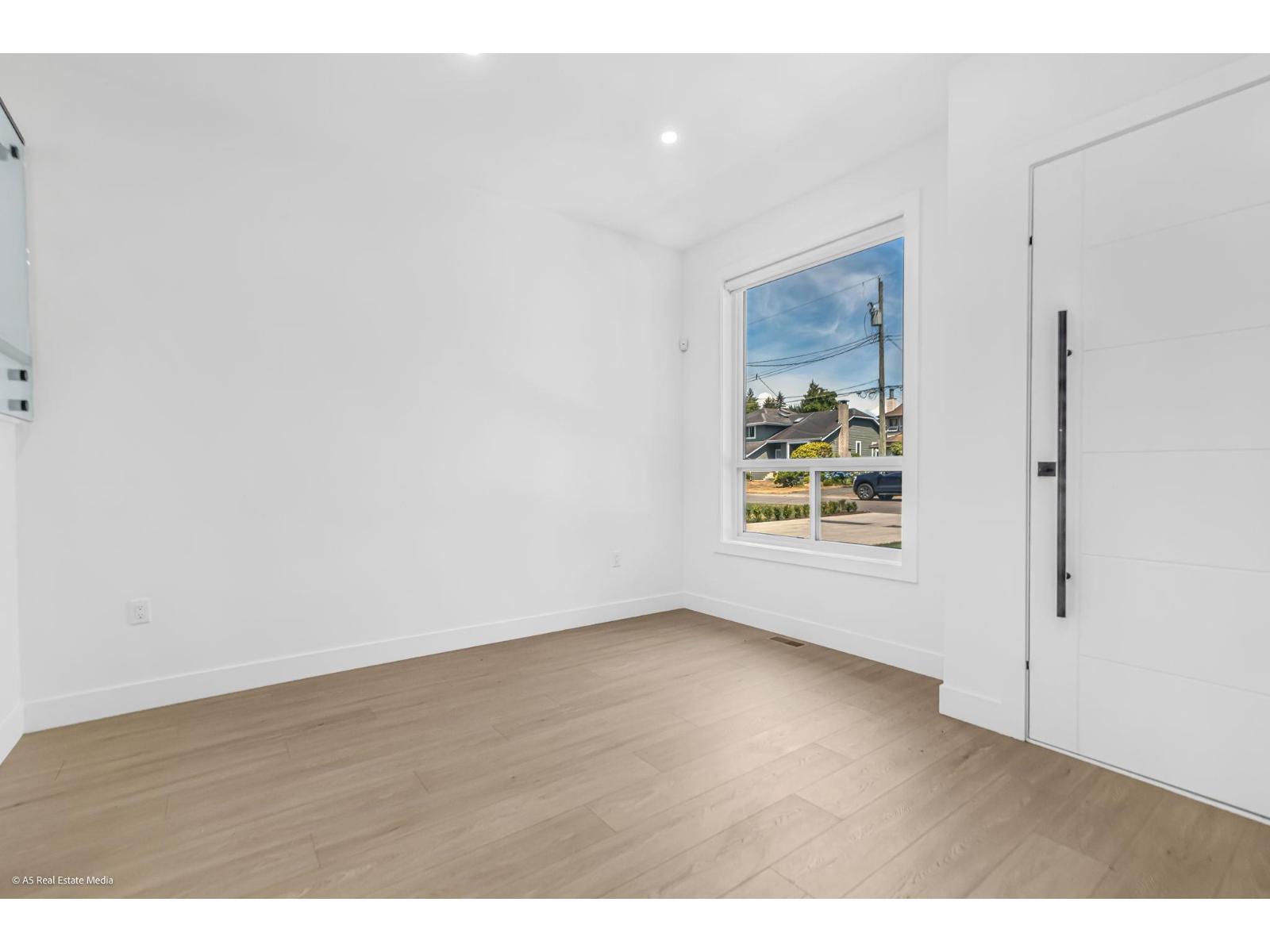 7083 115 Street Property Photo 5