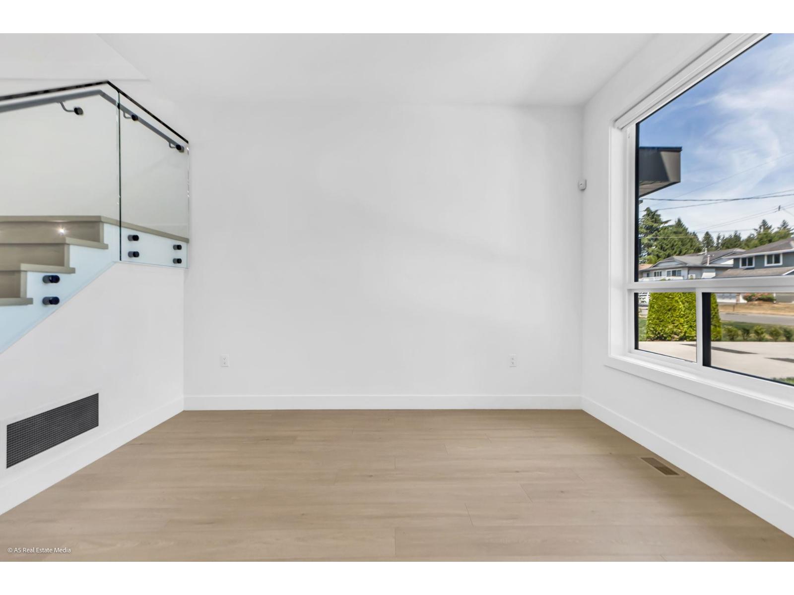 7083 115 Street Property Photo 8