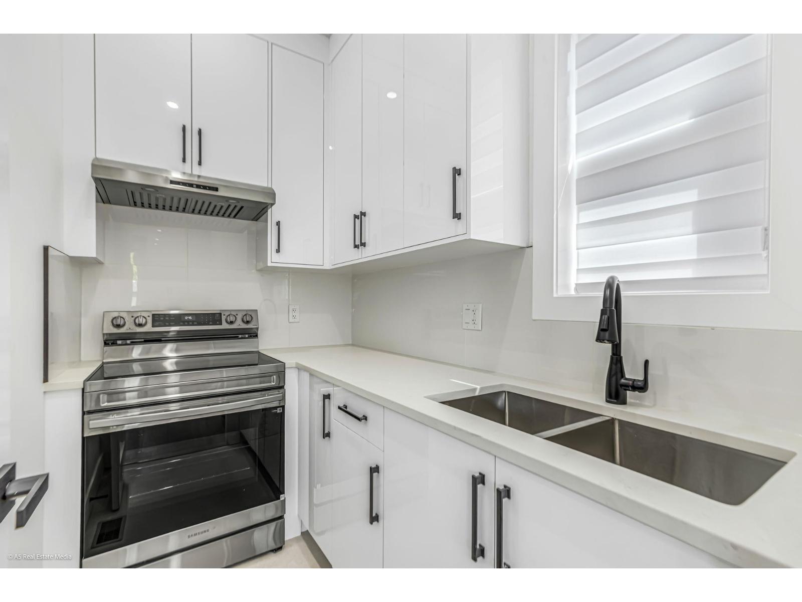 7083 115 Street Property Photo 19