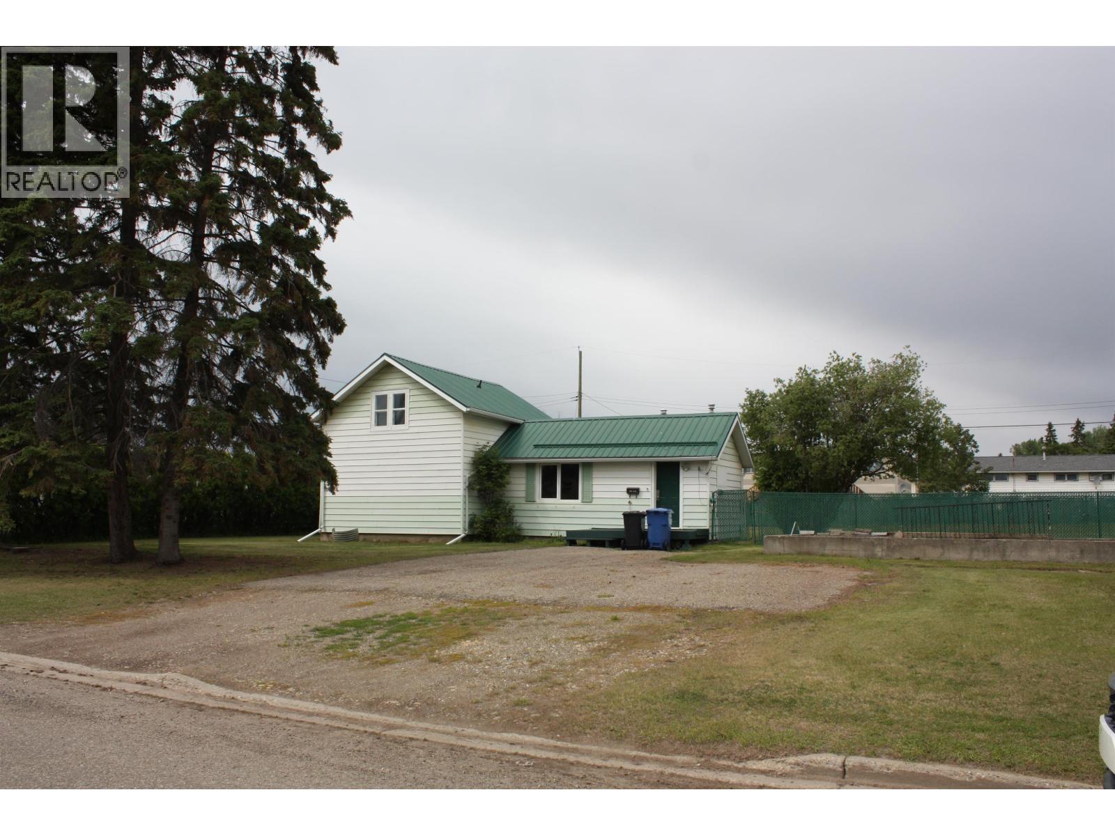 9424-9503 95 Street Property Photo 2