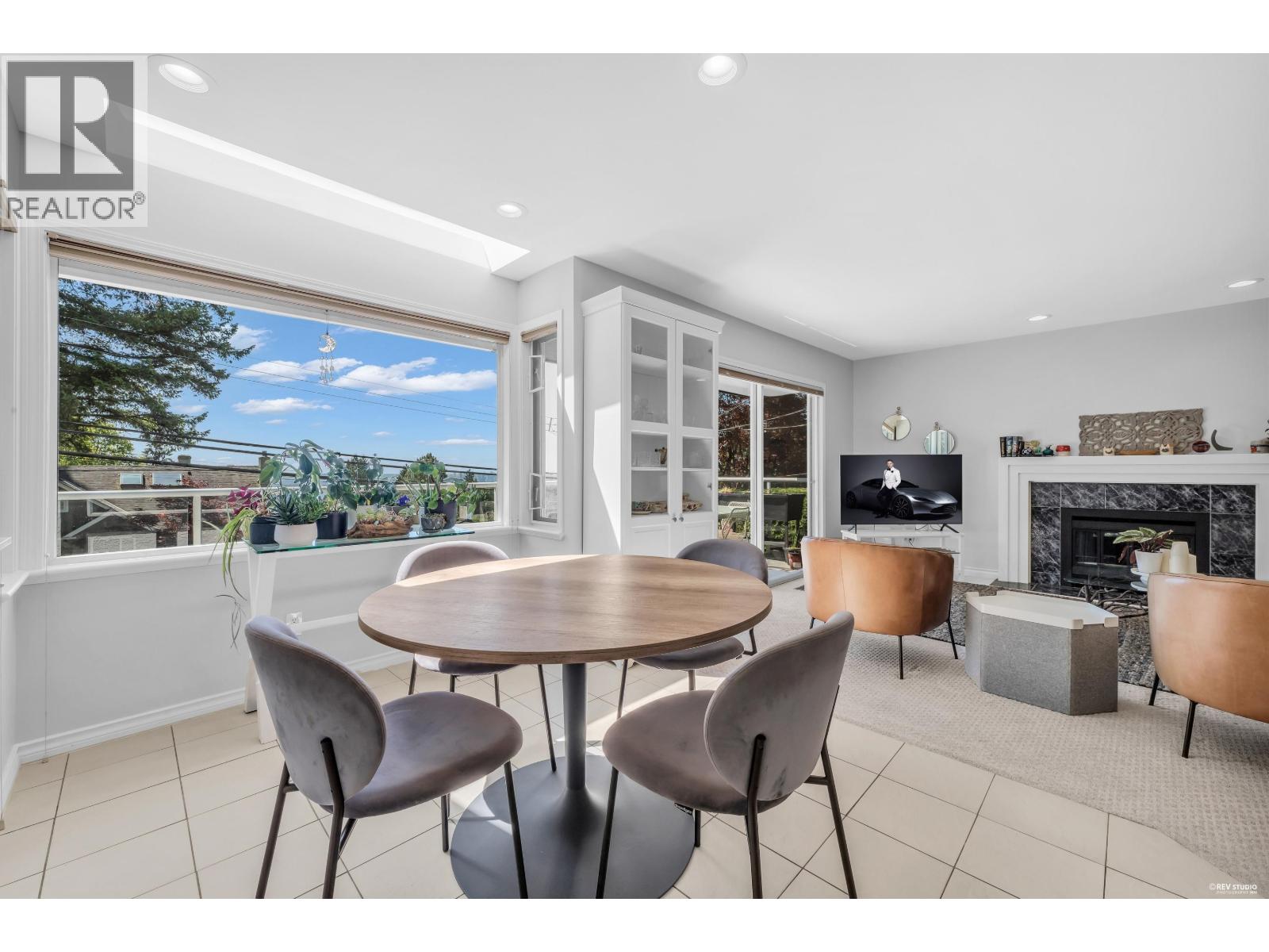 111 Sandringham Crescent Property Photo 10