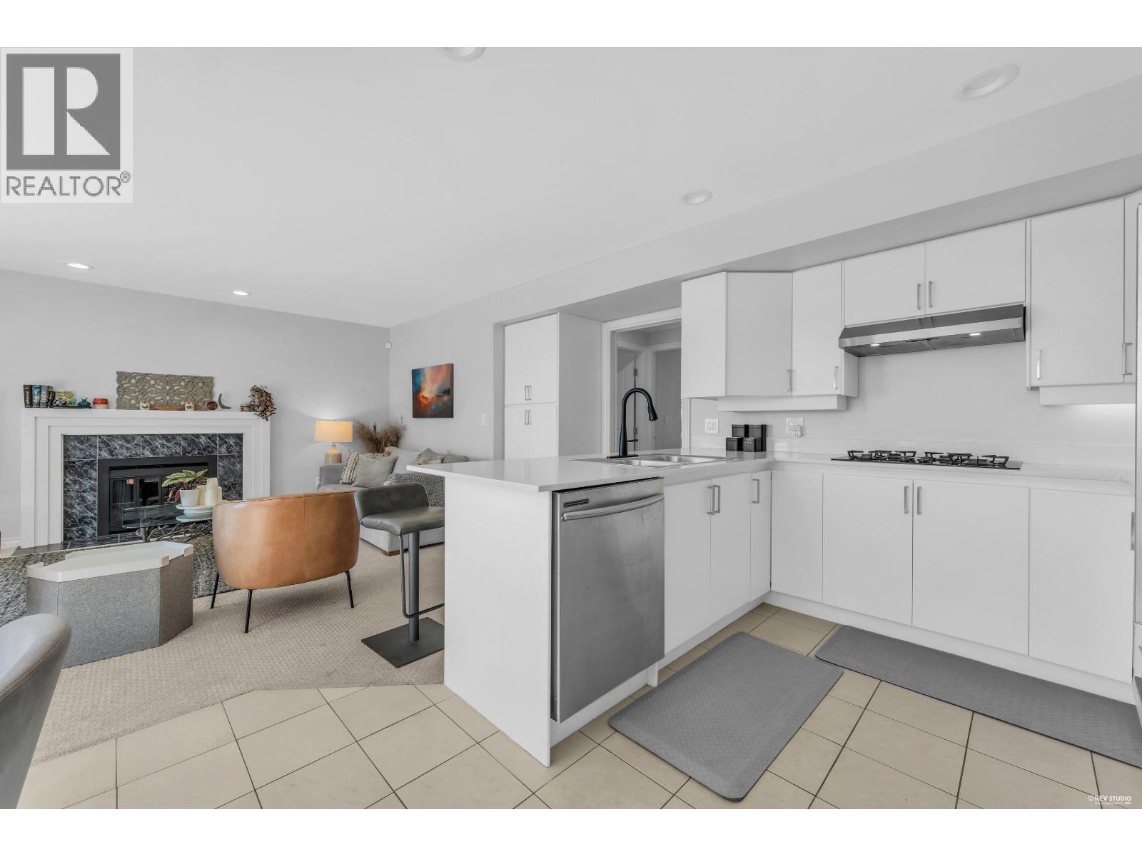 111 Sandringham Crescent Property Photo 12