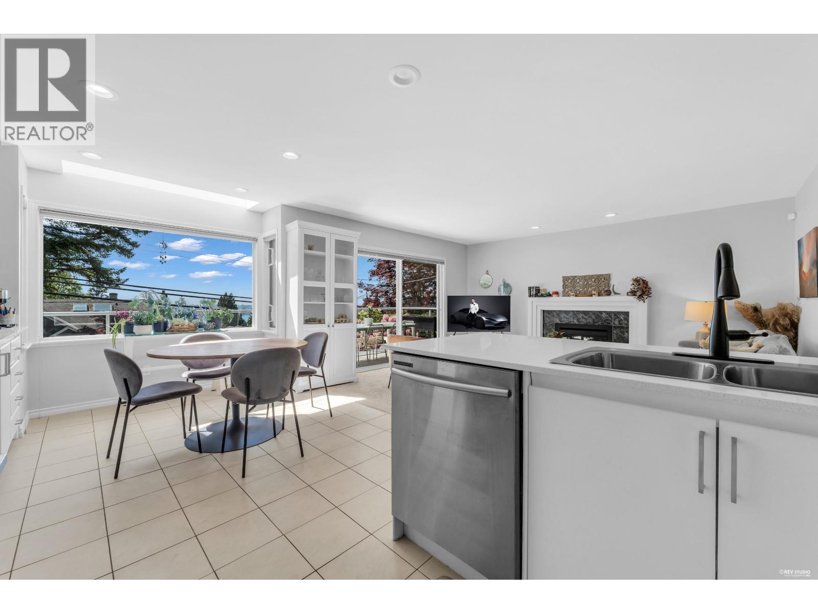 111 Sandringham Crescent Property Photo 13
