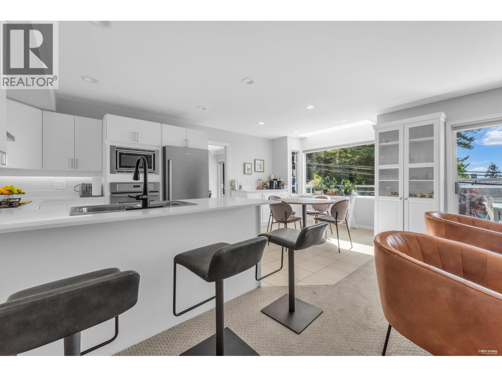 111 Sandringham Crescent Property Photo 16
