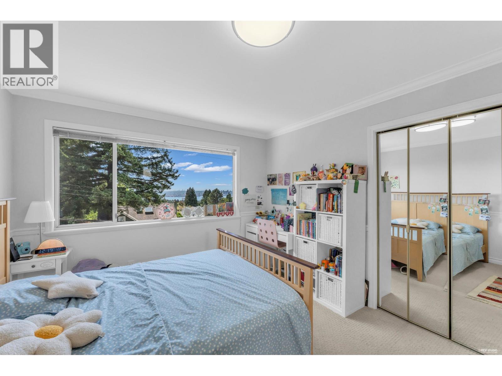 111 Sandringham Crescent Property Photo 26