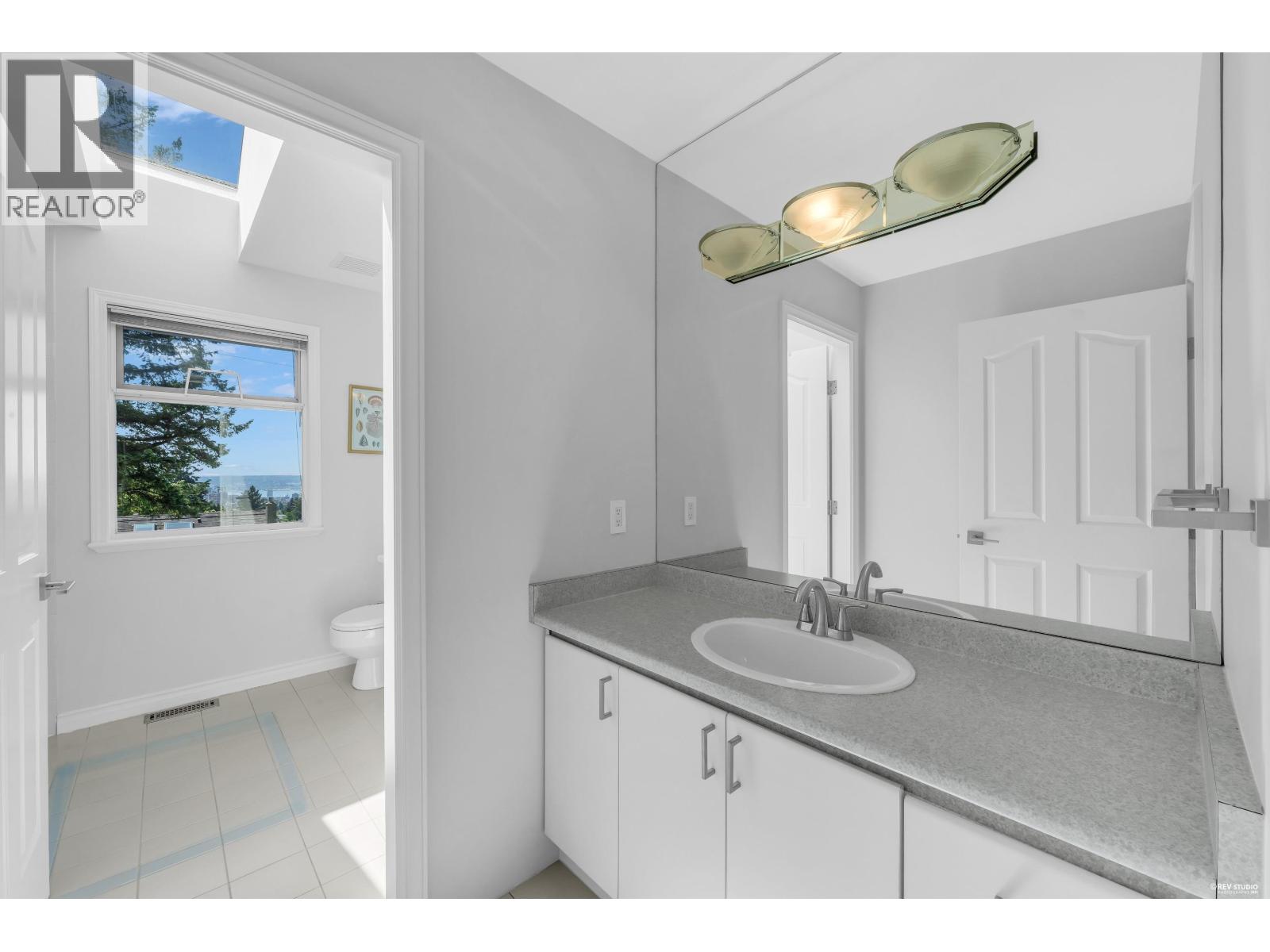 111 Sandringham Crescent Property Photo 27