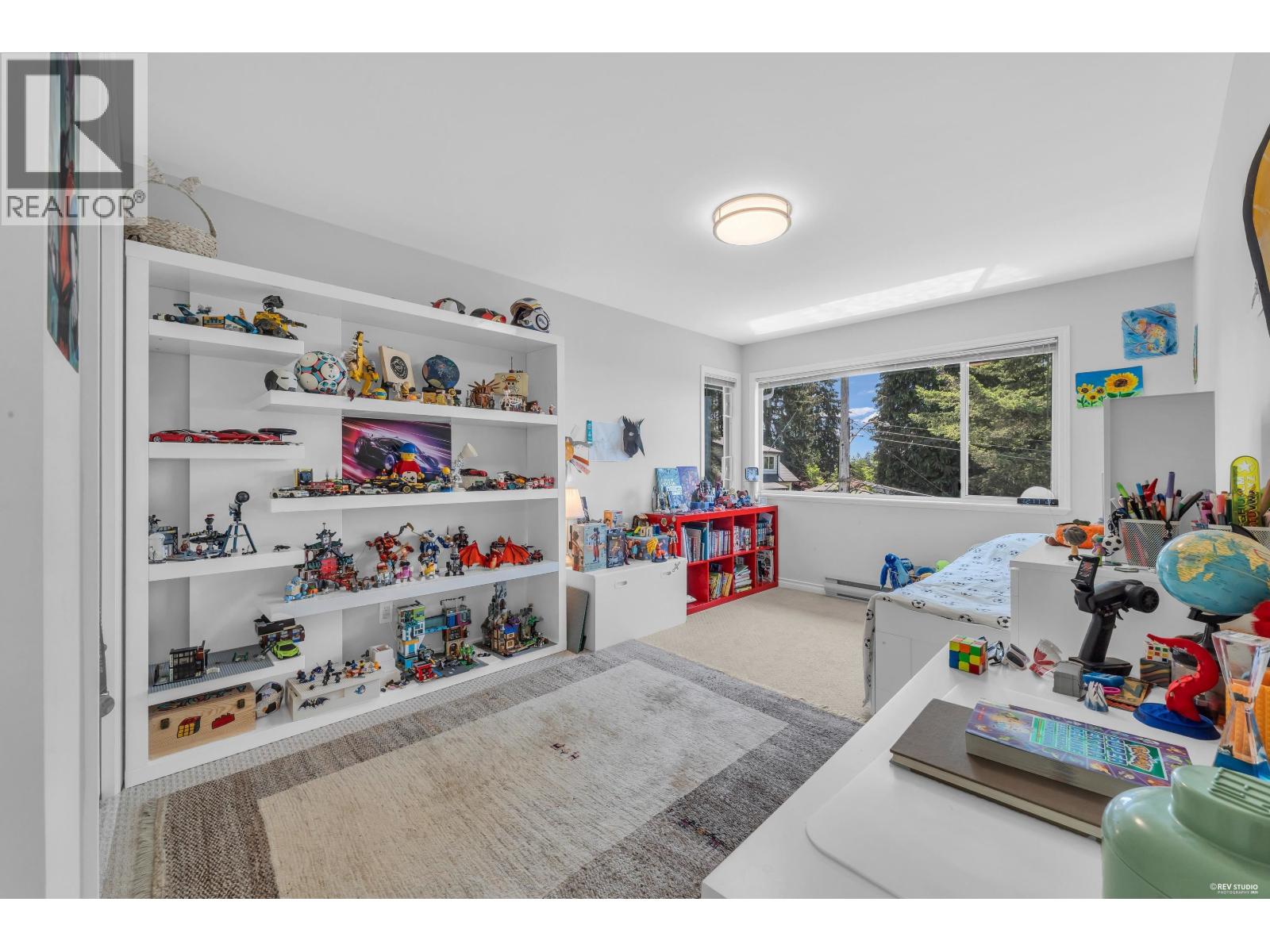 111 Sandringham Crescent Property Photo 28