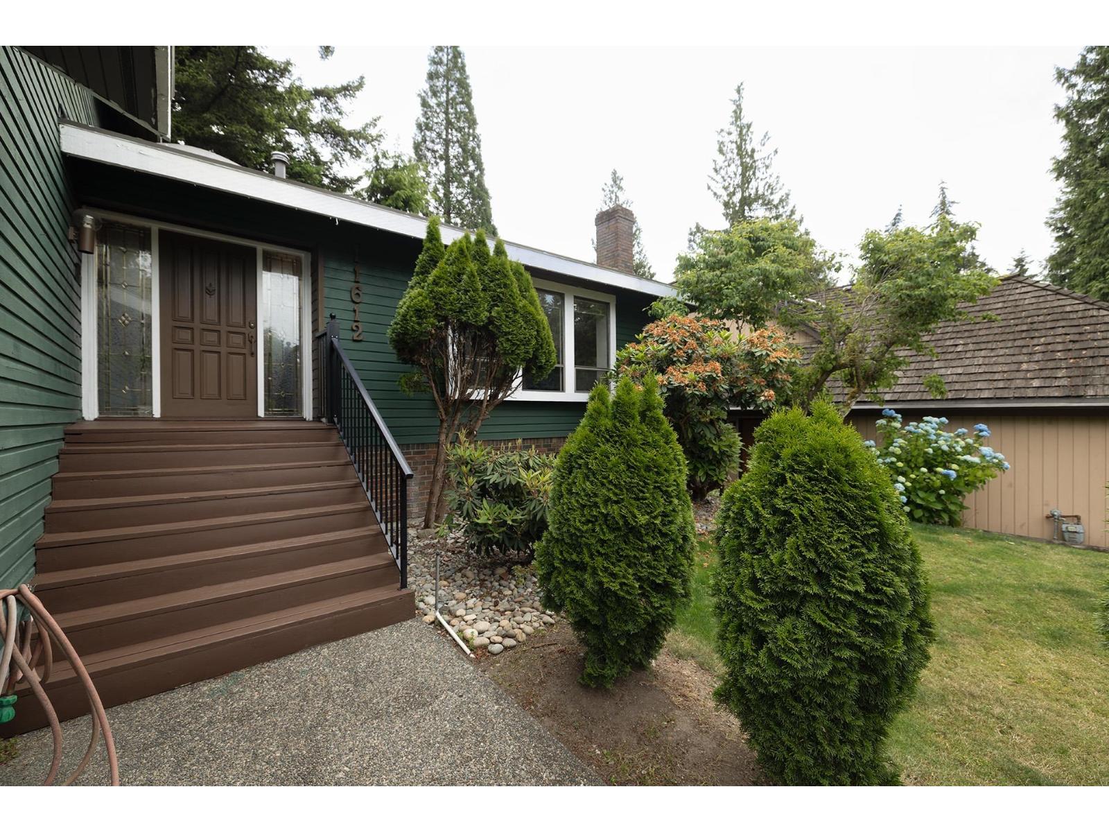 11612 Summit Crescent Property Photo 3