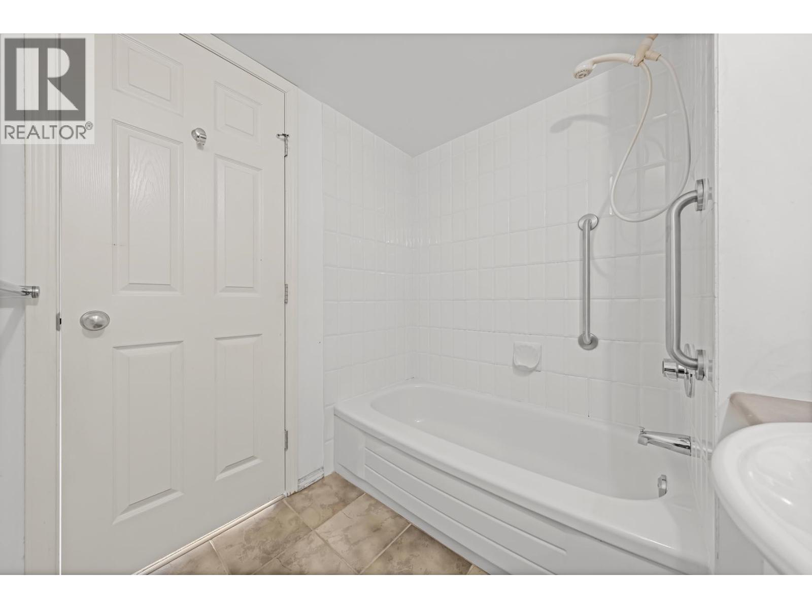 1102 1148 Heffley Crescent Property Photo 15