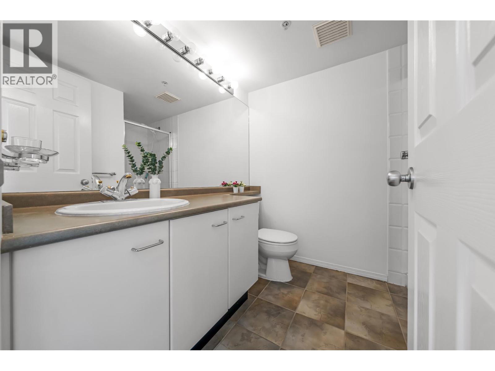 1102 1148 Heffley Crescent Property Photo 21