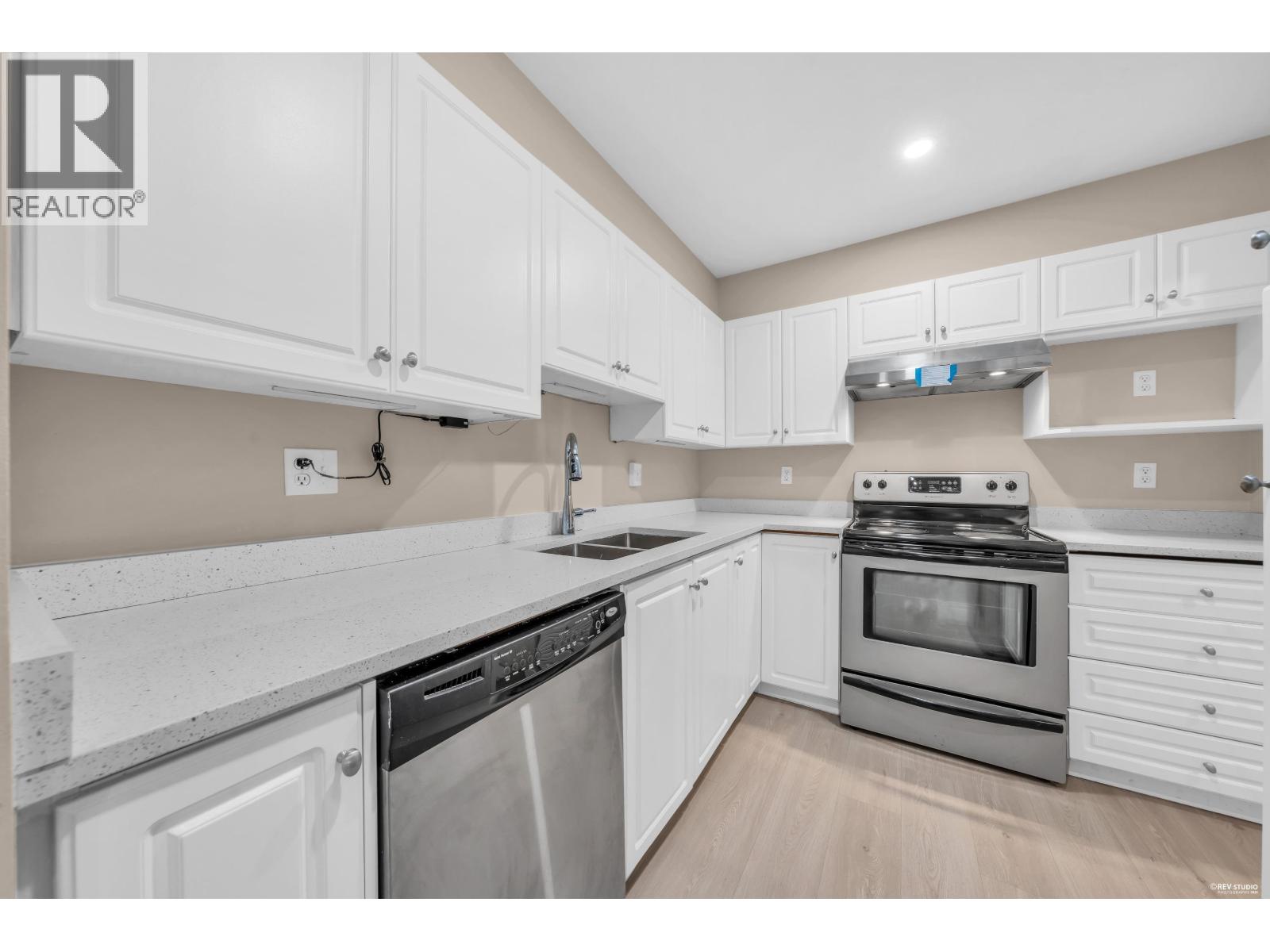 107 515 Whiting Way Property Photo 3
