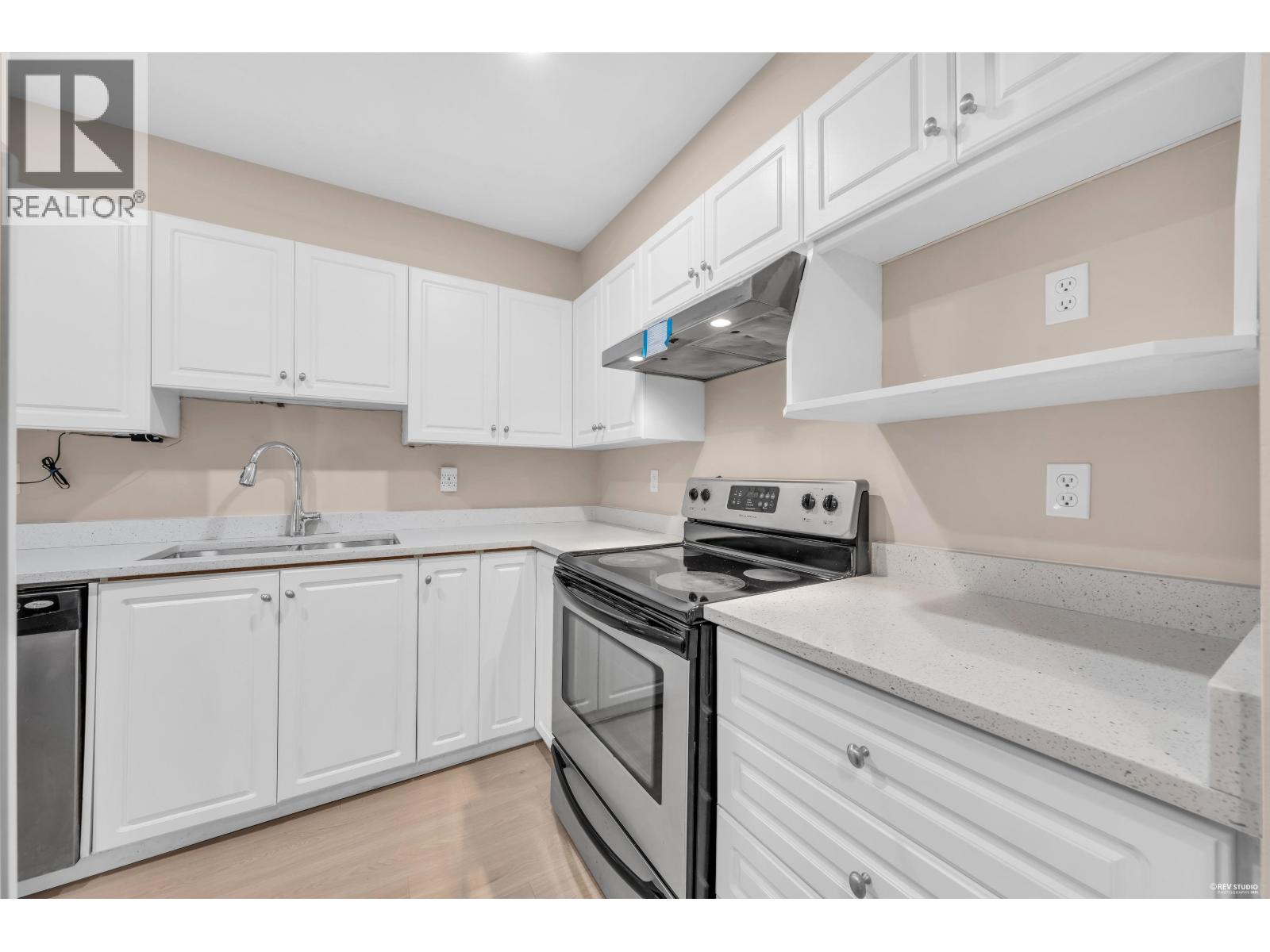 107 515 Whiting Way Property Photo 5