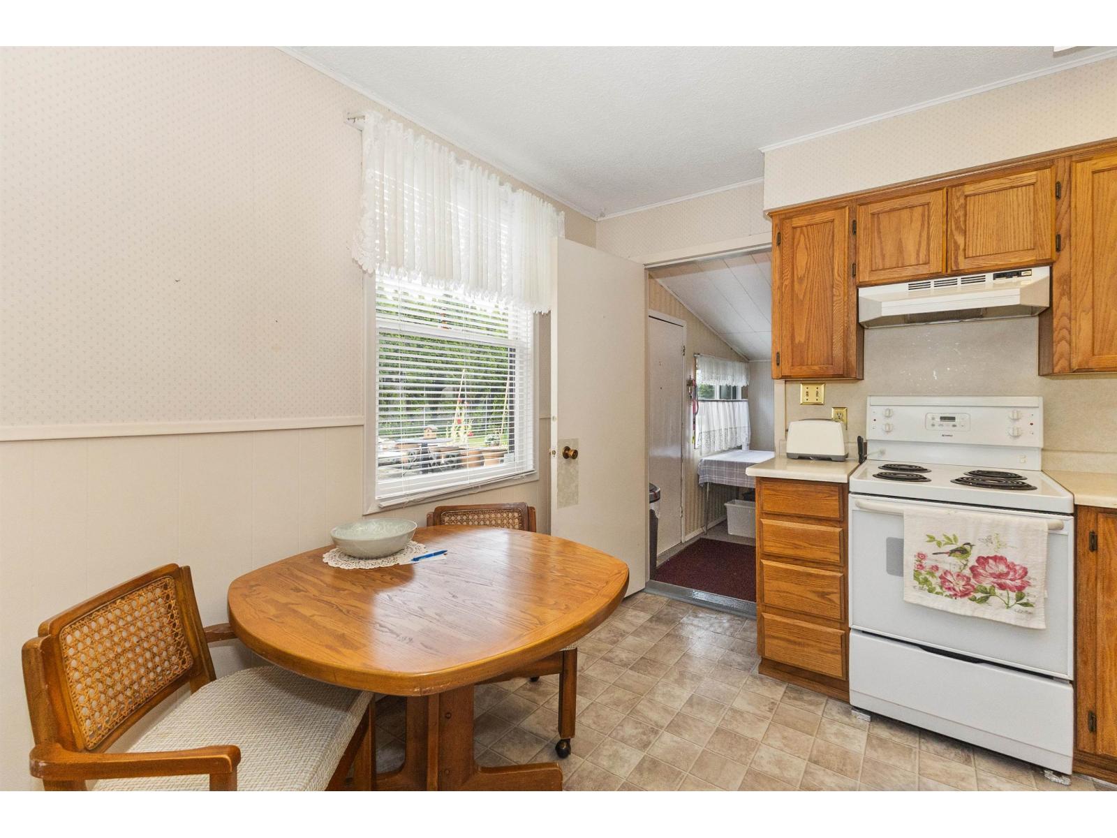 26968 30 Avenue Property Photo 4