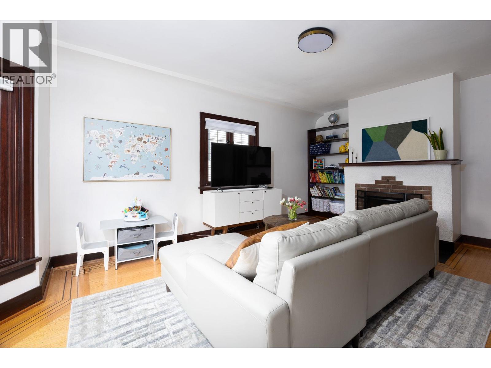 524 Second Street Property Photo 3