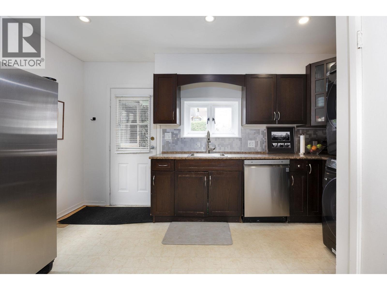 524 Second Street Property Photo 11