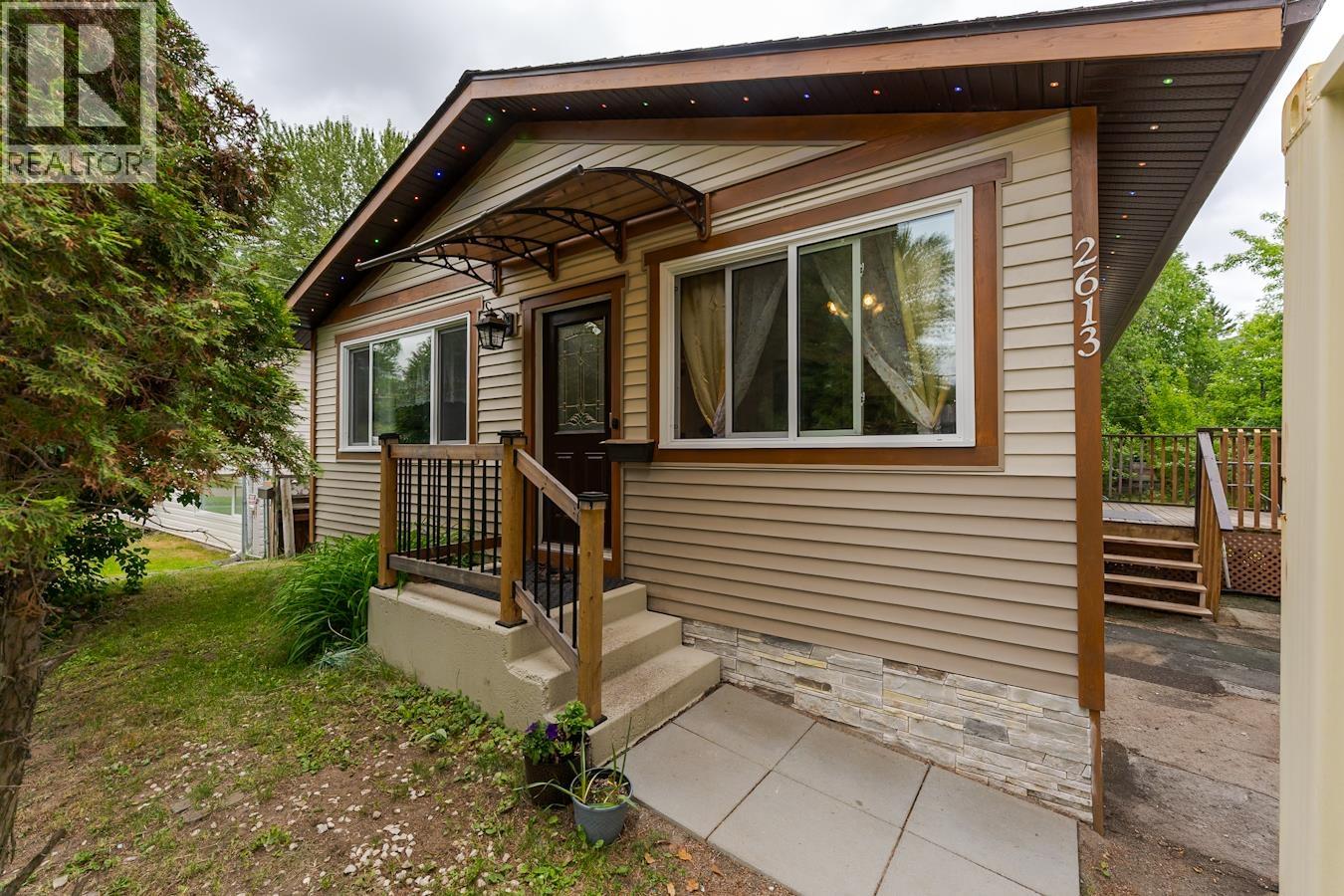 2613 Oak Street Property Photo 1