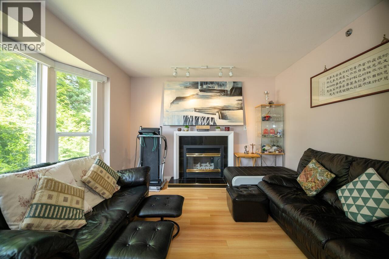 4568 Hoy Street Property Photo 3