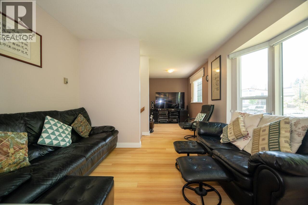 4568 Hoy Street Property Photo 4