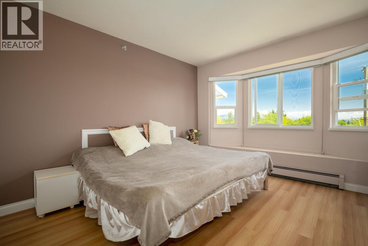 4568 Hoy Street Property Photo 5