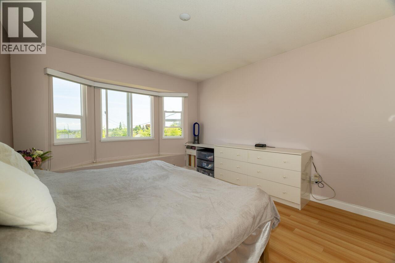 4568 Hoy Street Property Photo 6