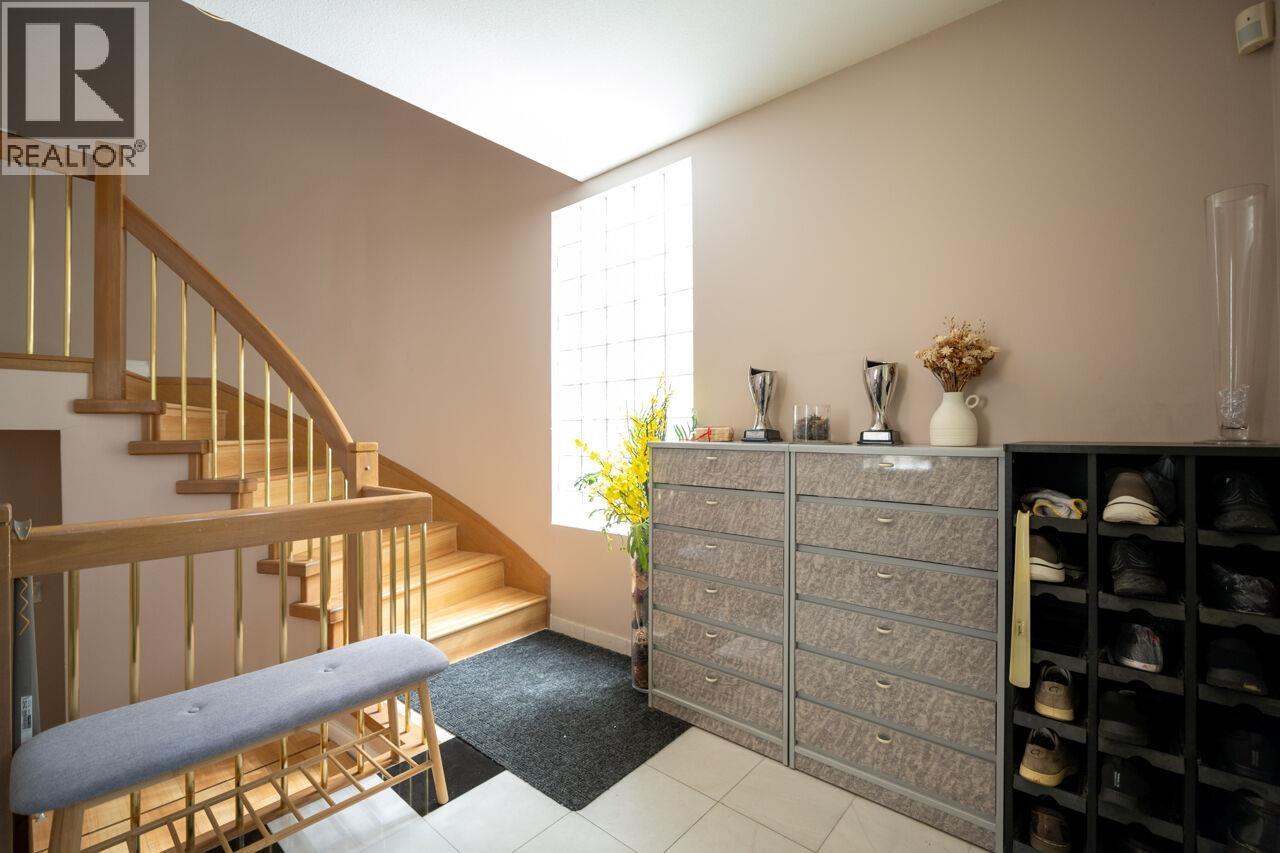 4568 Hoy Street Property Photo 8