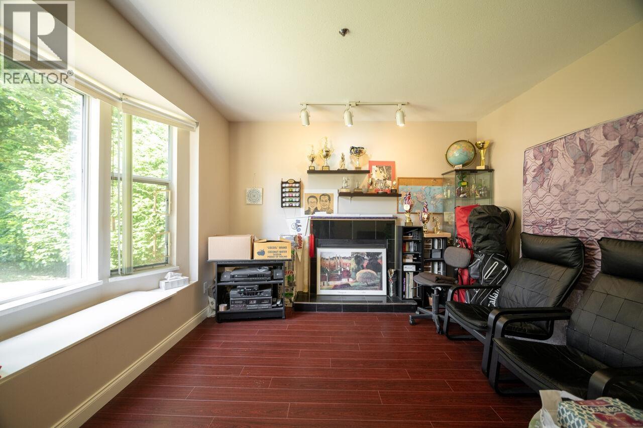 4568 Hoy Street Property Photo 9