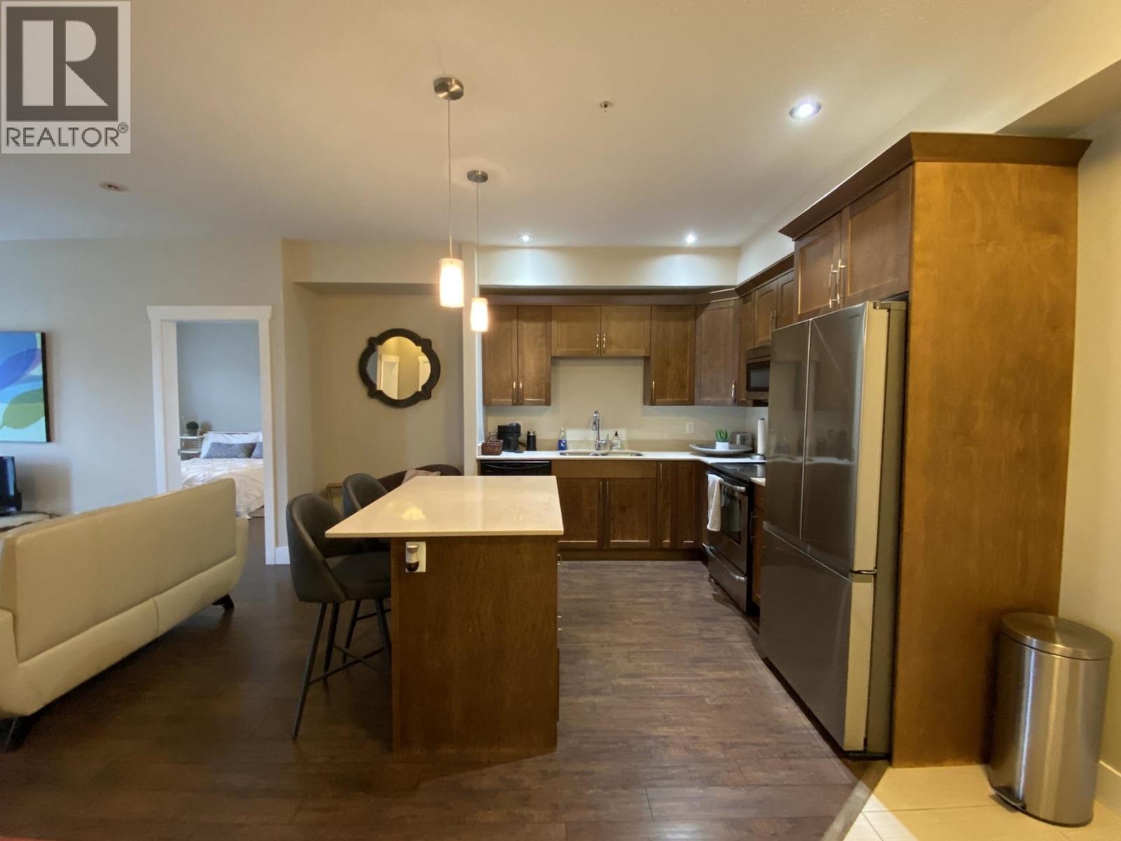 112 11203 105 Avenue Property Photo 6