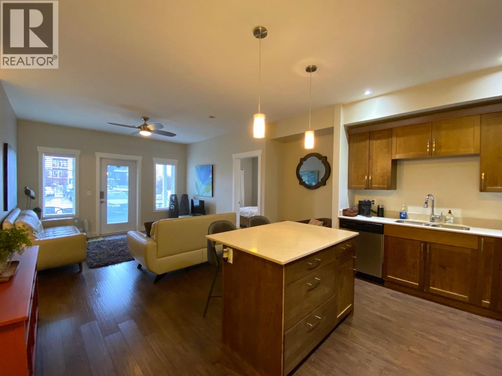 112 11203 105 Avenue Property Photo 10