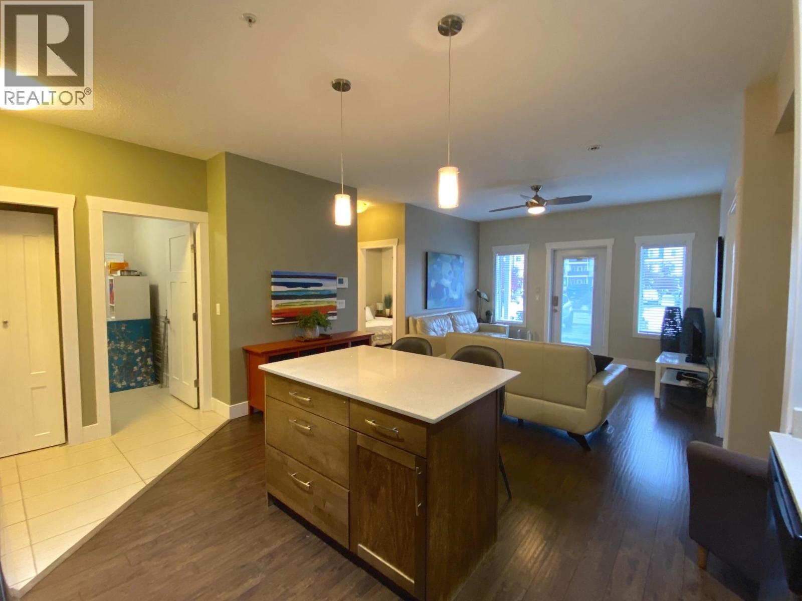 112 11203 105 Avenue Property Photo 11