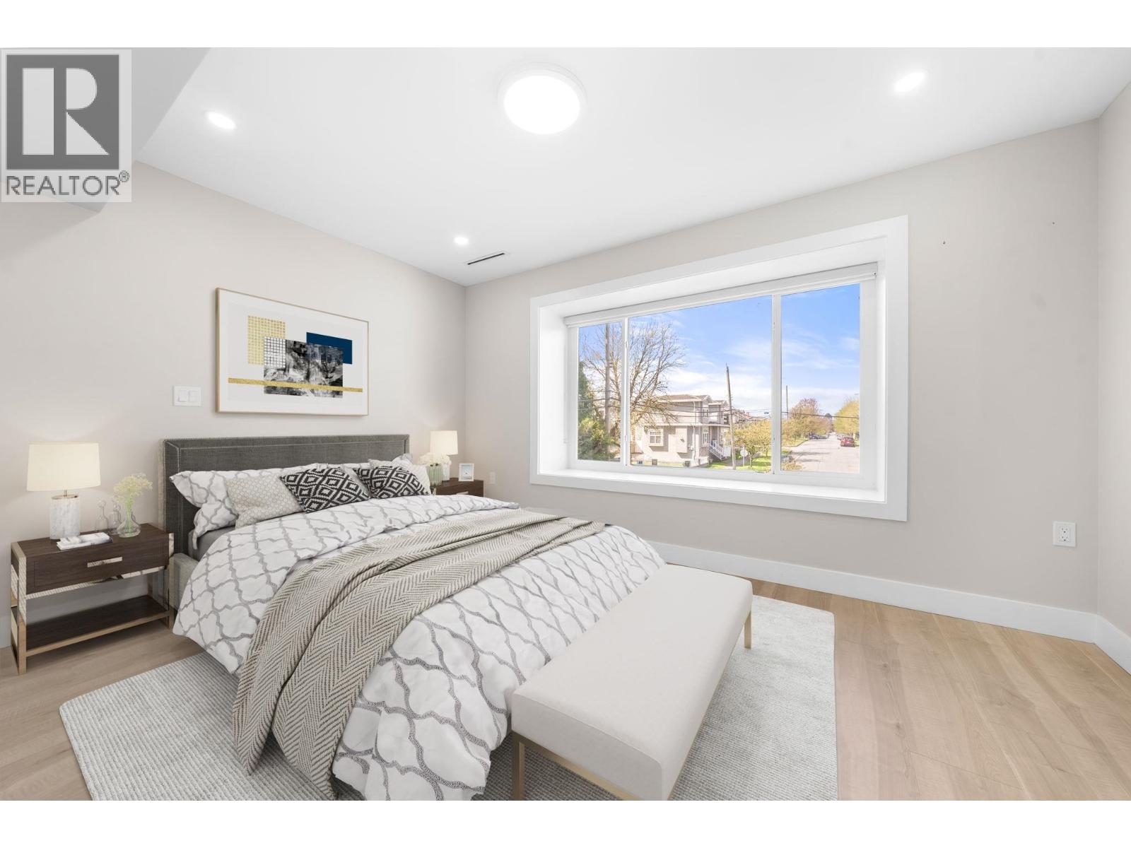 6692 Nanaimo Street Property Photo 17
