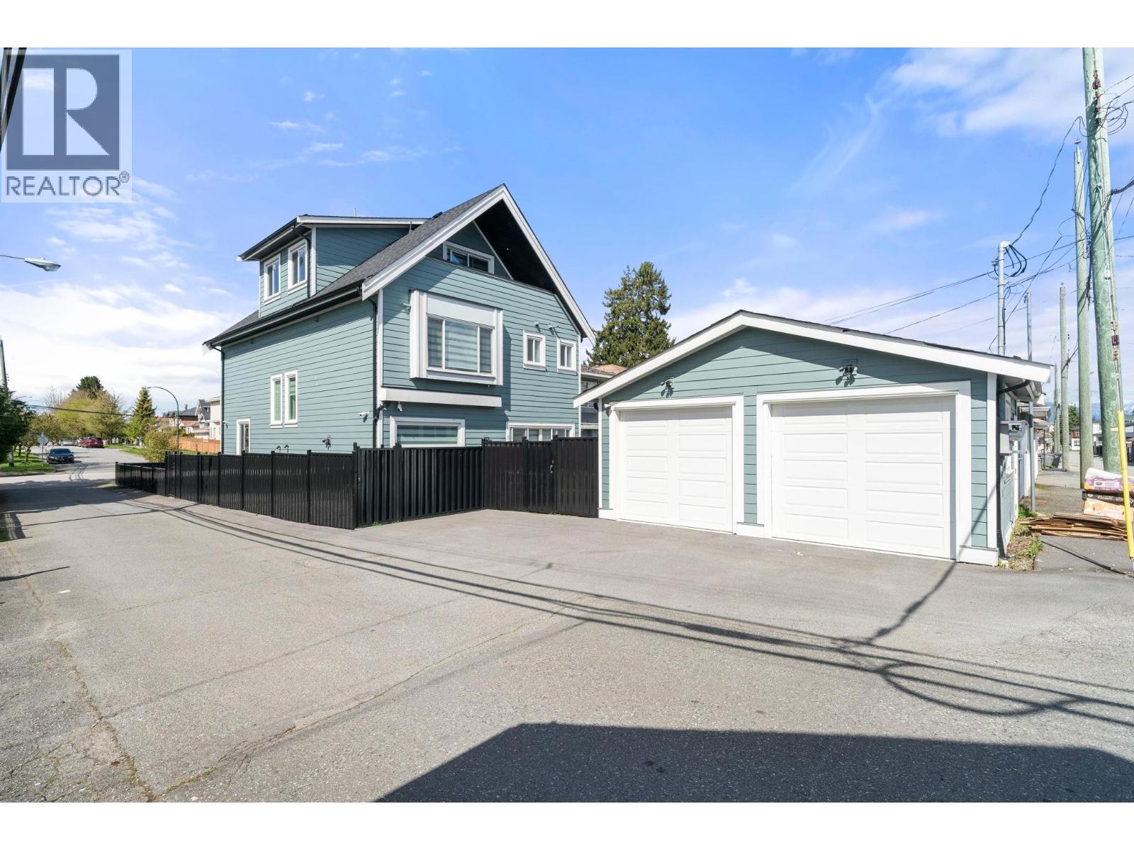 6692 Nanaimo Street Property Photo 29