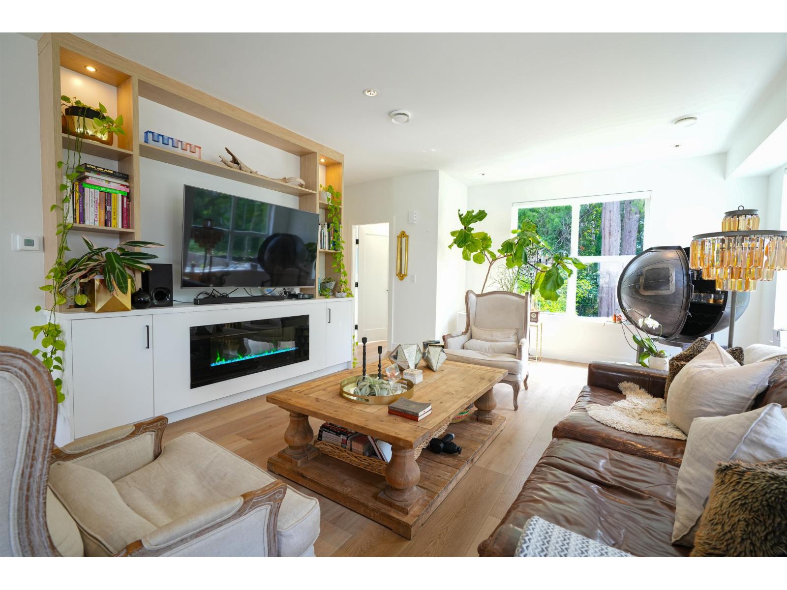 38 12585 104a Avenue Property Photo 5