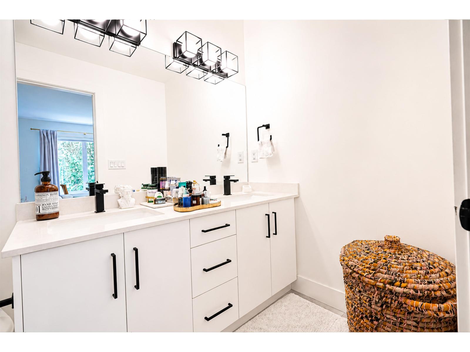 38 12585 104a Avenue Property Photo 13