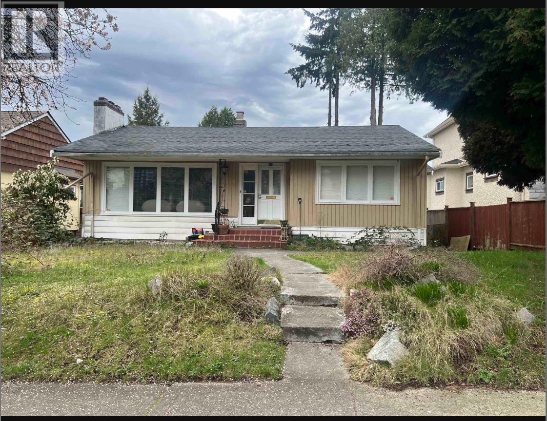 438 W 45TH AVENUE
