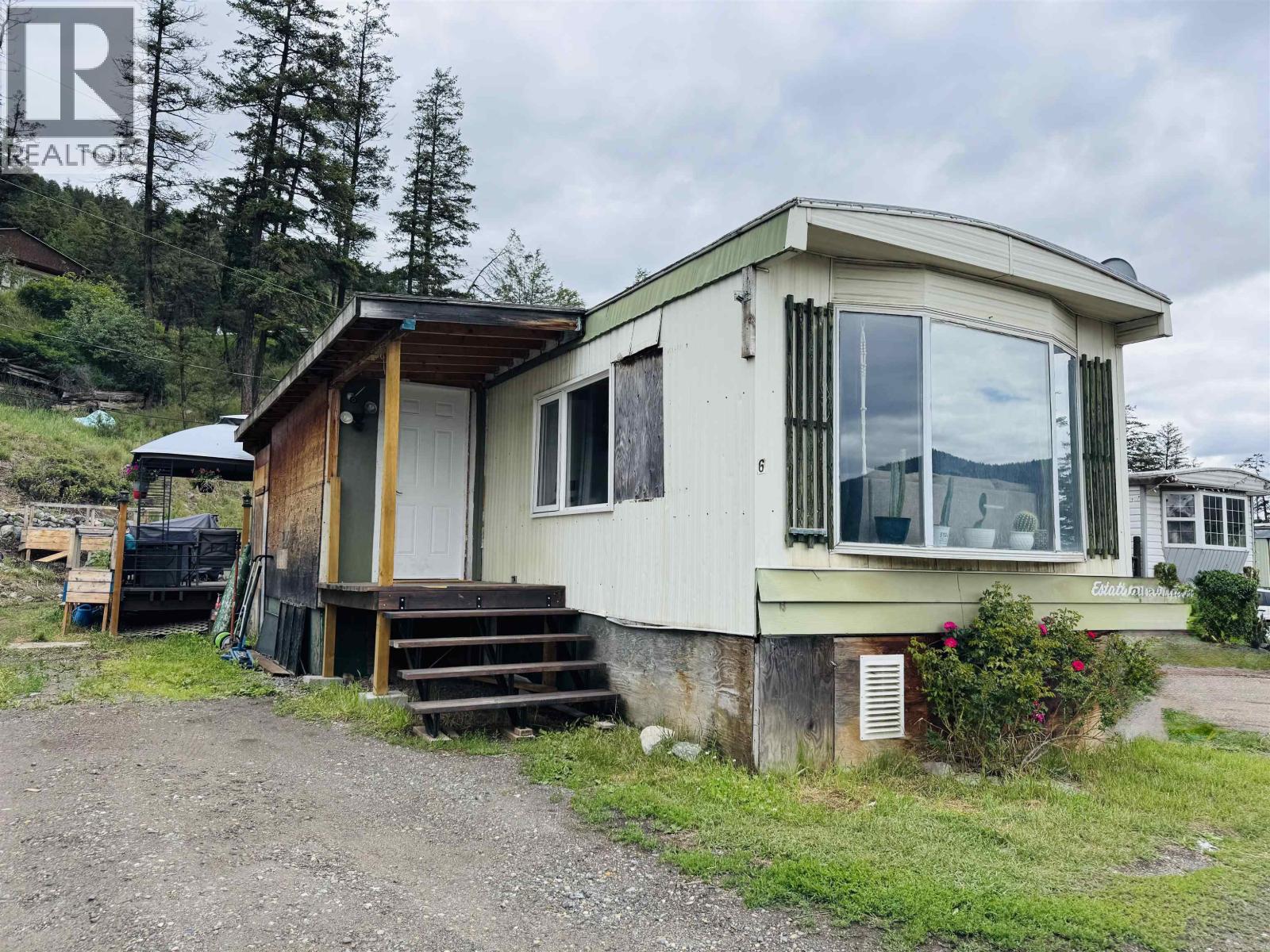 T6 560 Soda Creek Road Property Photo 1