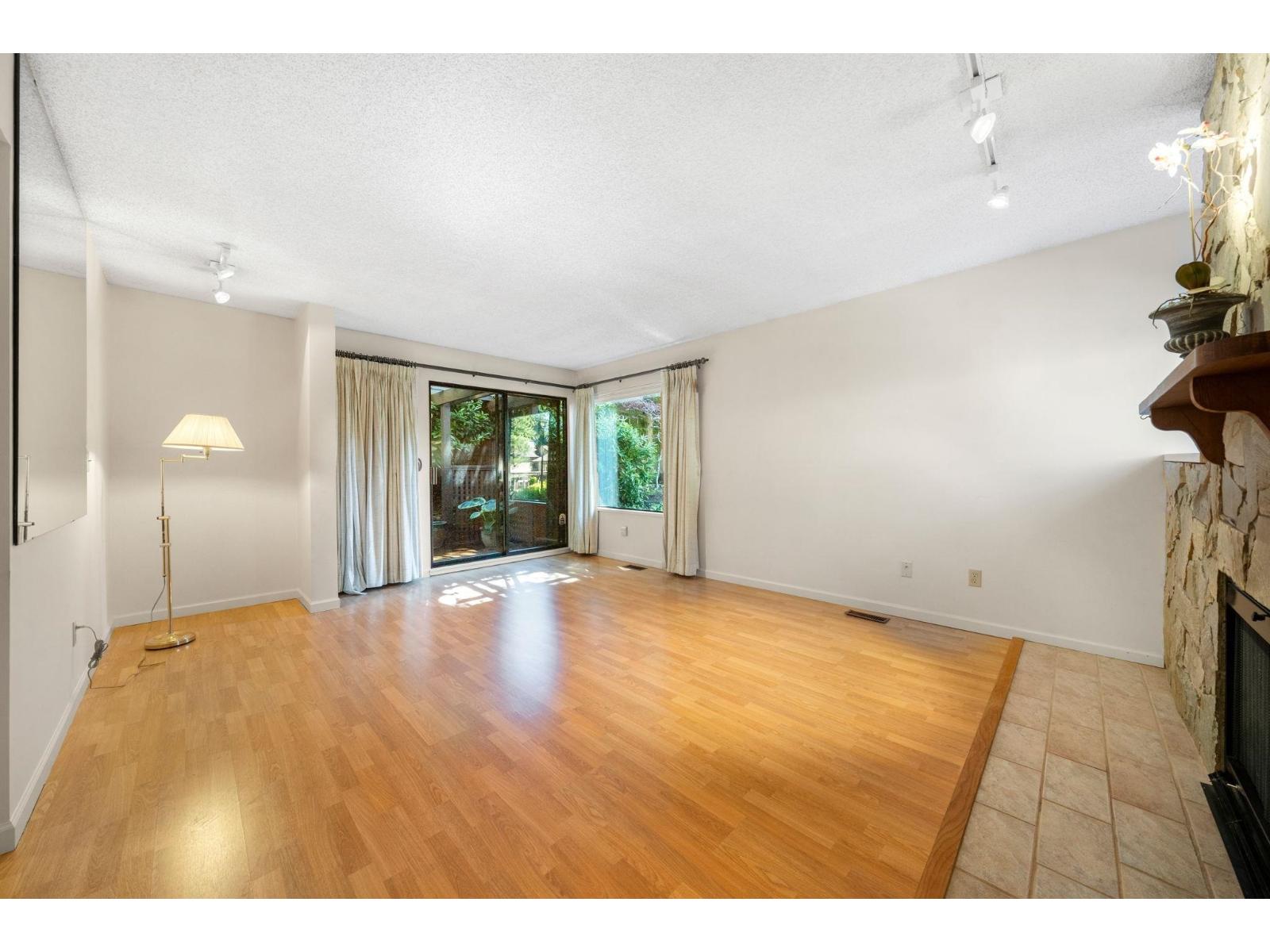104 12749 16 Avenue Property Photo 6
