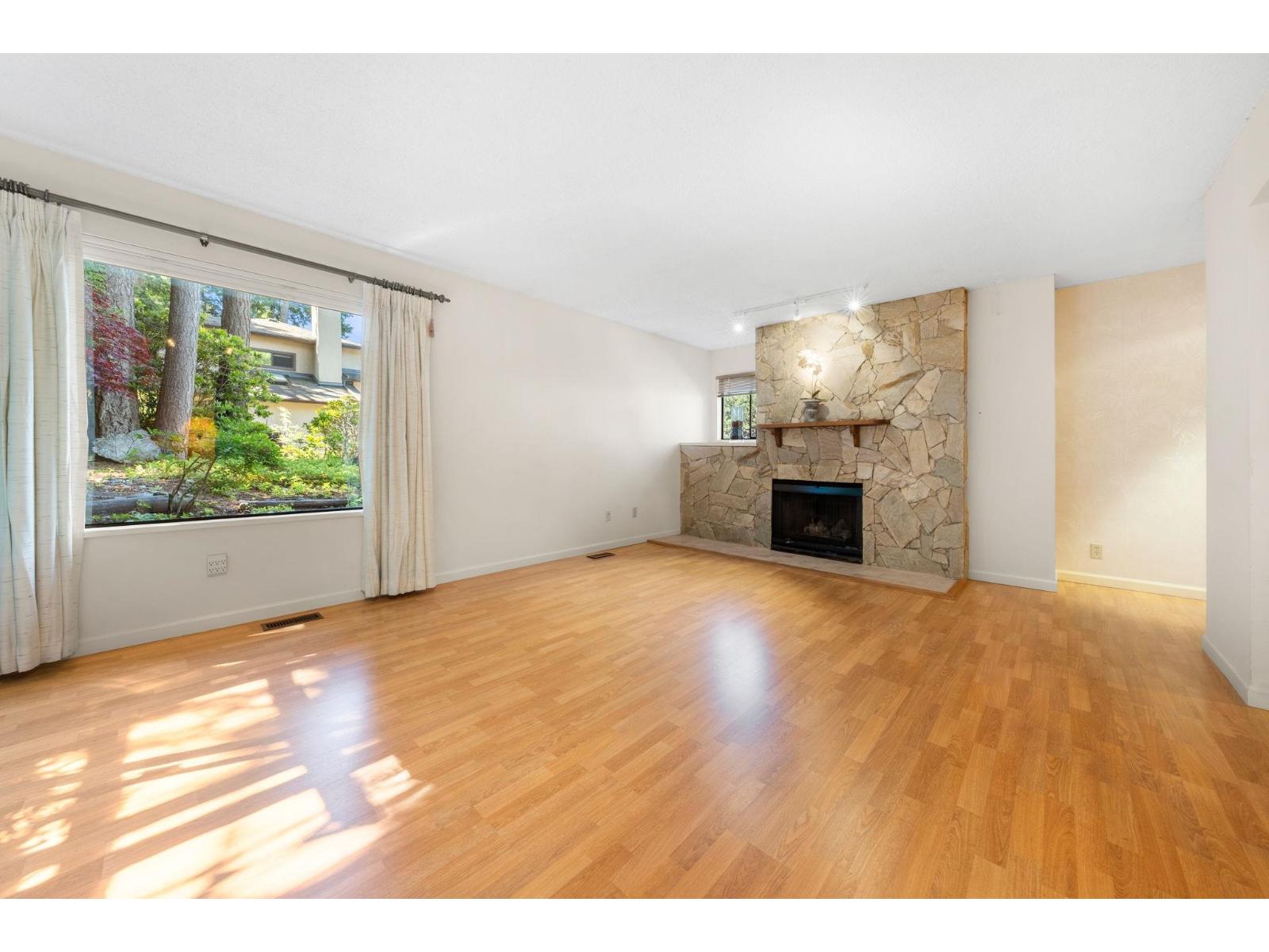104 12749 16 Avenue Property Photo 7